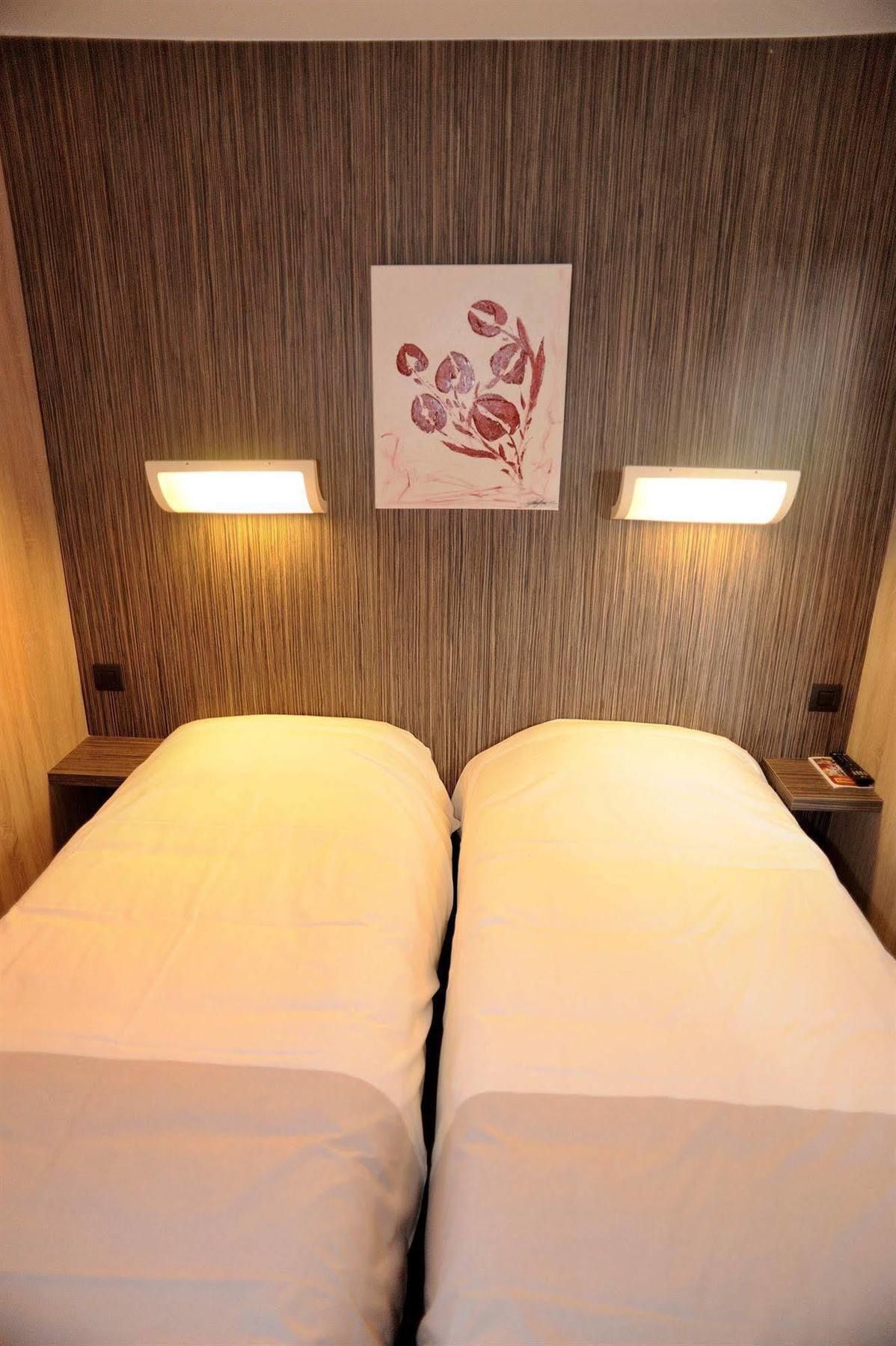 Hotel 4 Saisons Onet-le-Chateau Bagian luar foto