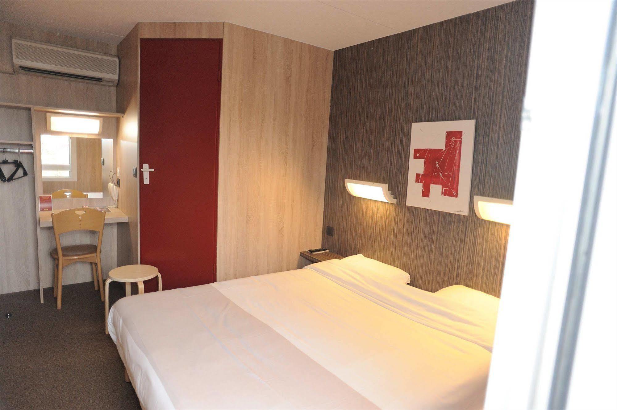 Hotel 4 Saisons Onet-le-Chateau Bagian luar foto