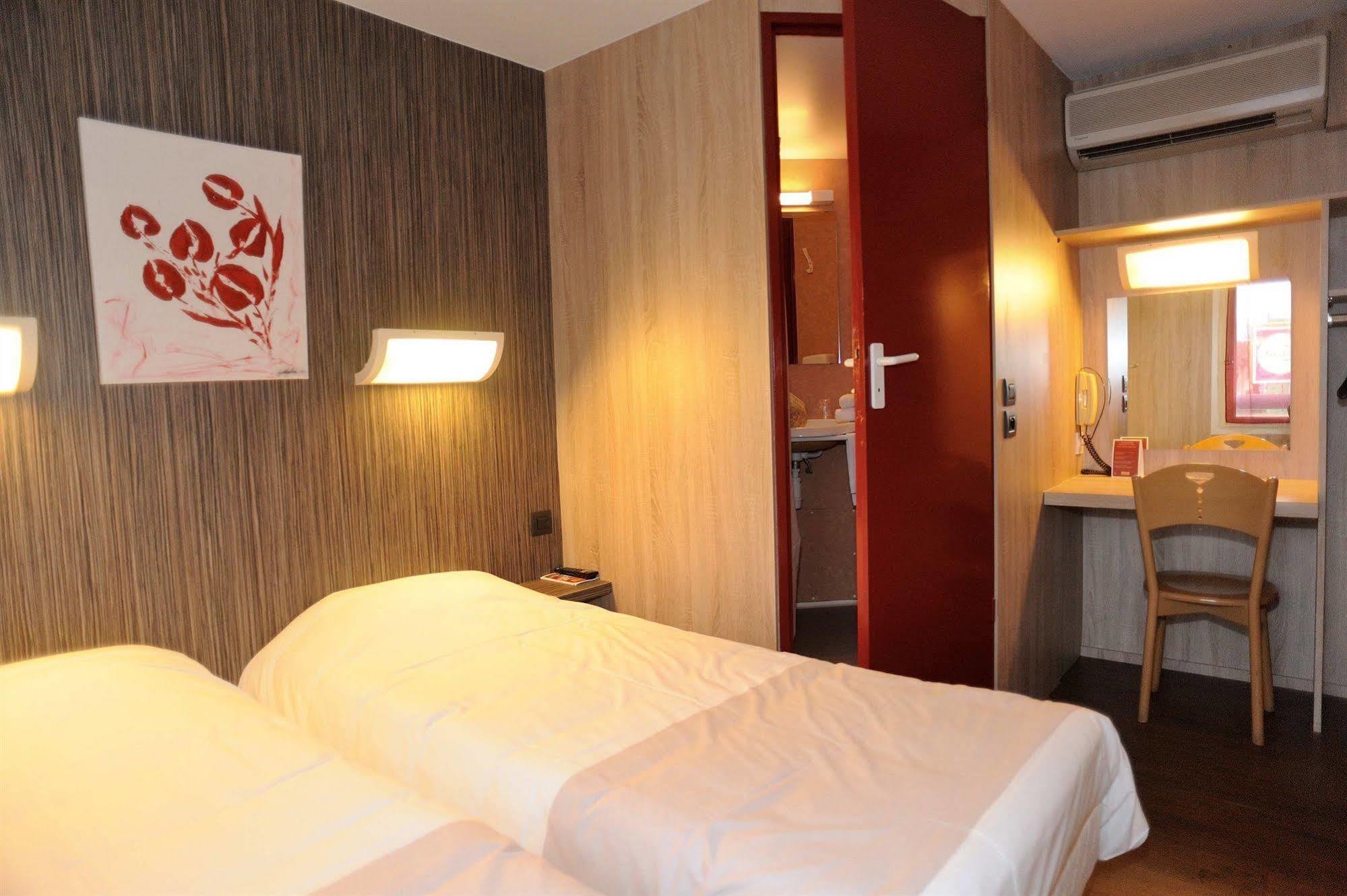 Hotel 4 Saisons Onet-le-Chateau Bagian luar foto